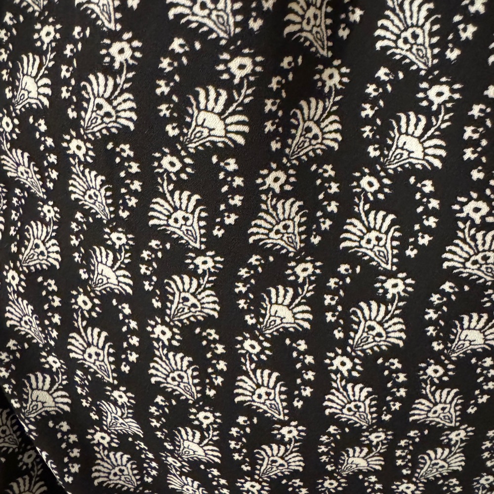 Fully Lined Sleeveless Black and White Printed Dress - Picture 4 of 6